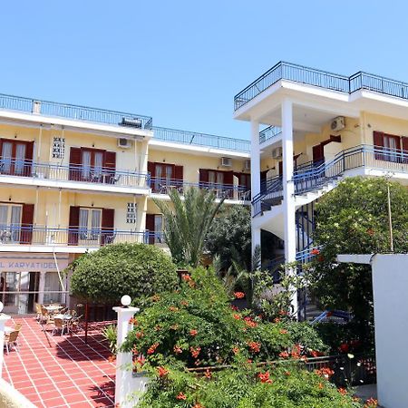 Hotel Karyatides Agia Marina  Экстерьер фото