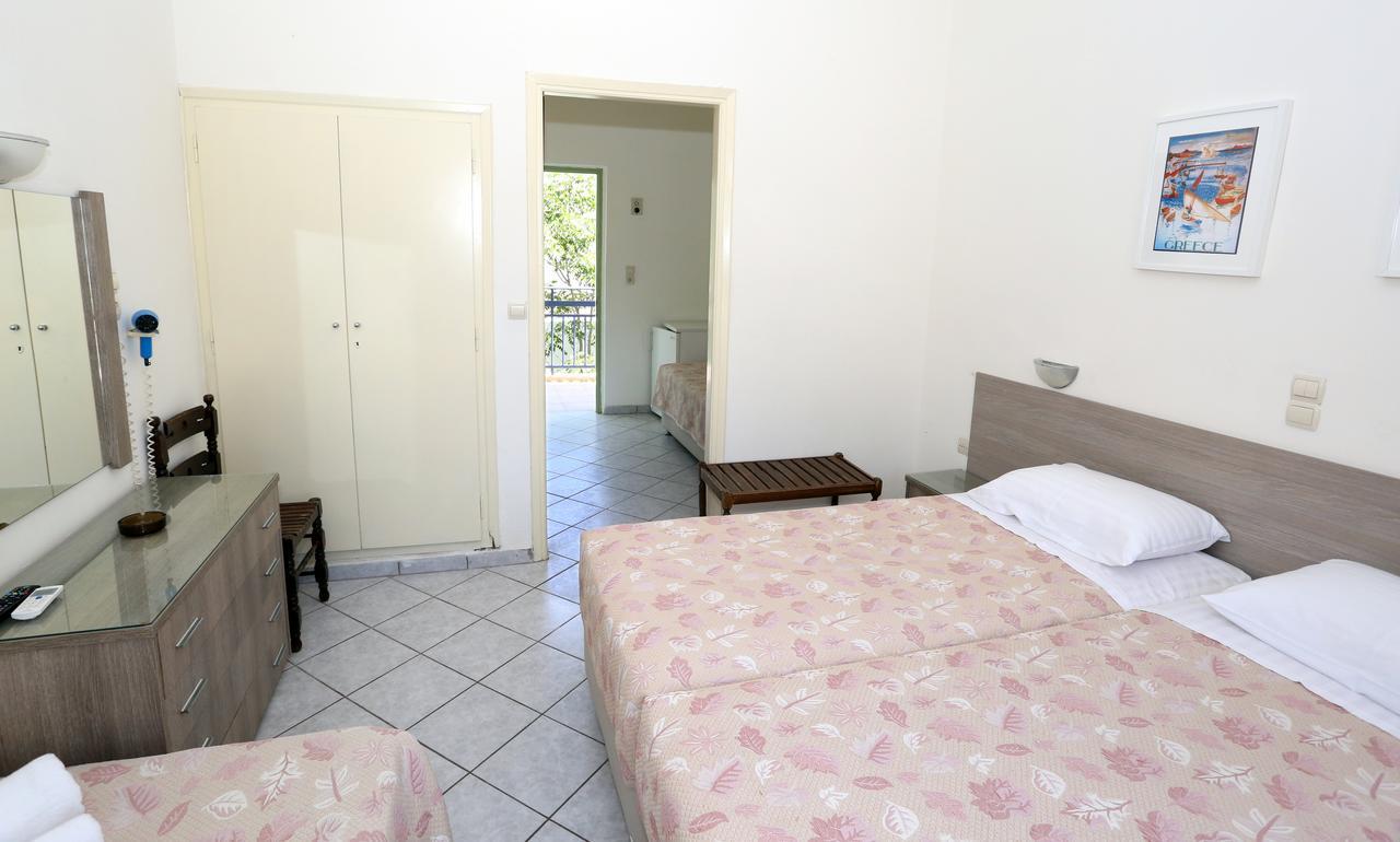 Hotel Karyatides Agia Marina  Экстерьер фото