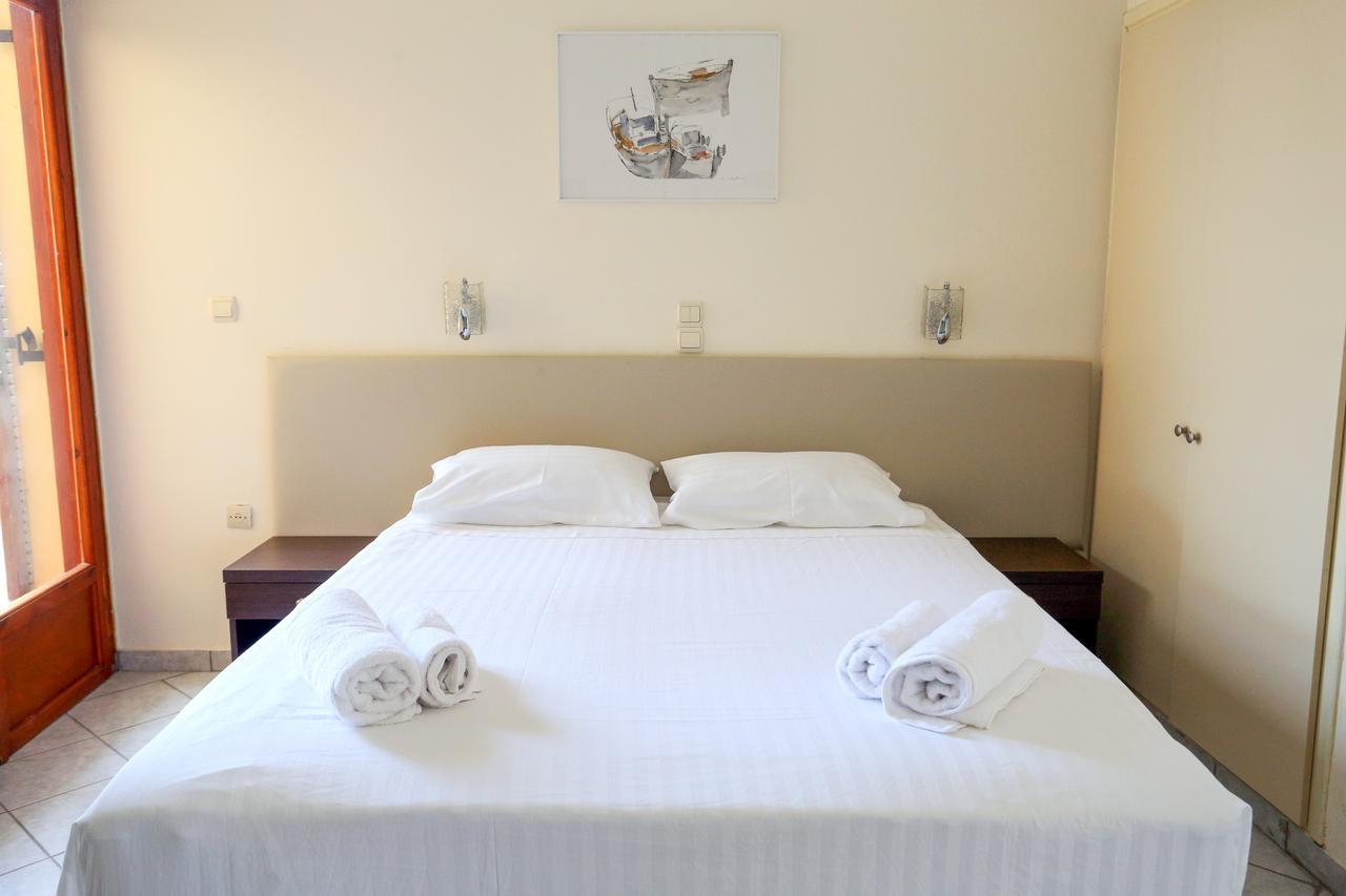 Hotel Karyatides Agia Marina  Экстерьер фото