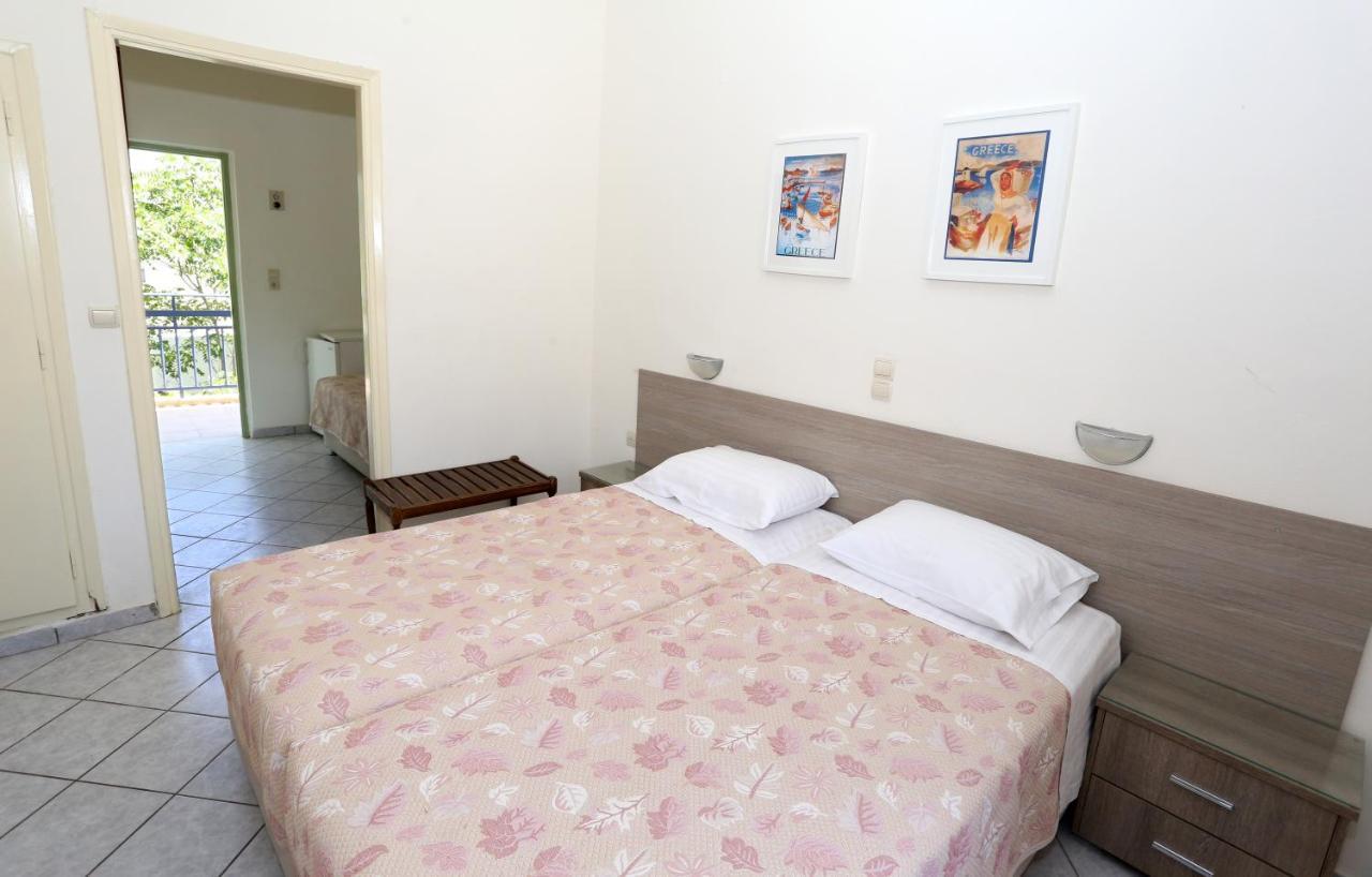 Hotel Karyatides Agia Marina  Экстерьер фото