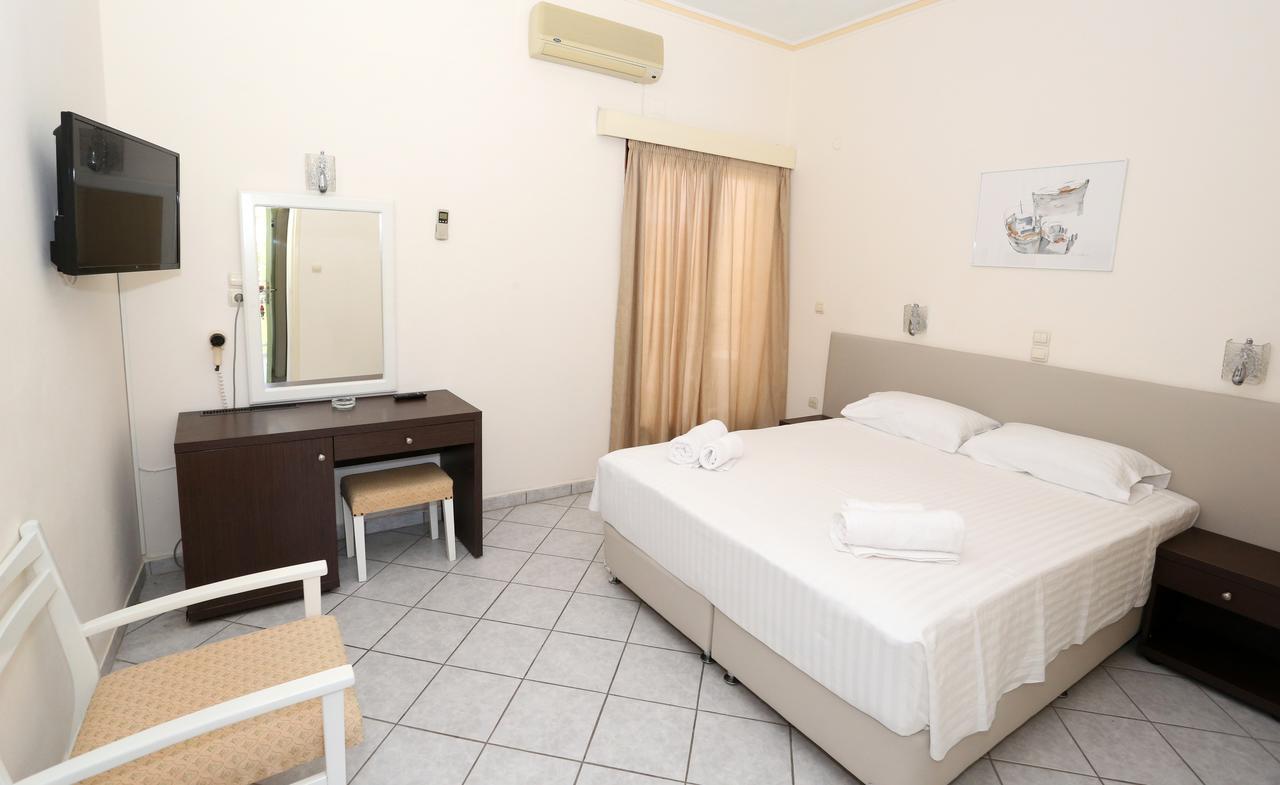 Hotel Karyatides Agia Marina  Экстерьер фото
