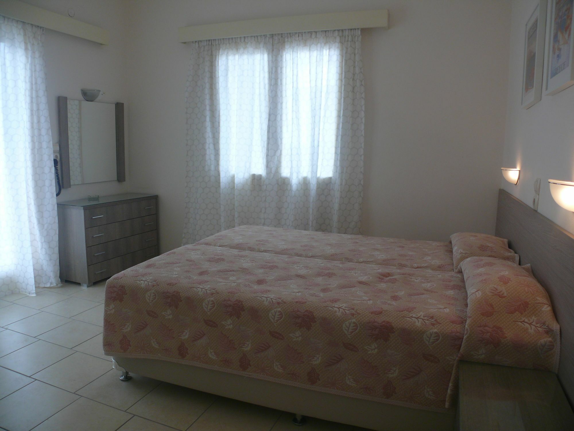 Hotel Karyatides Agia Marina  Экстерьер фото