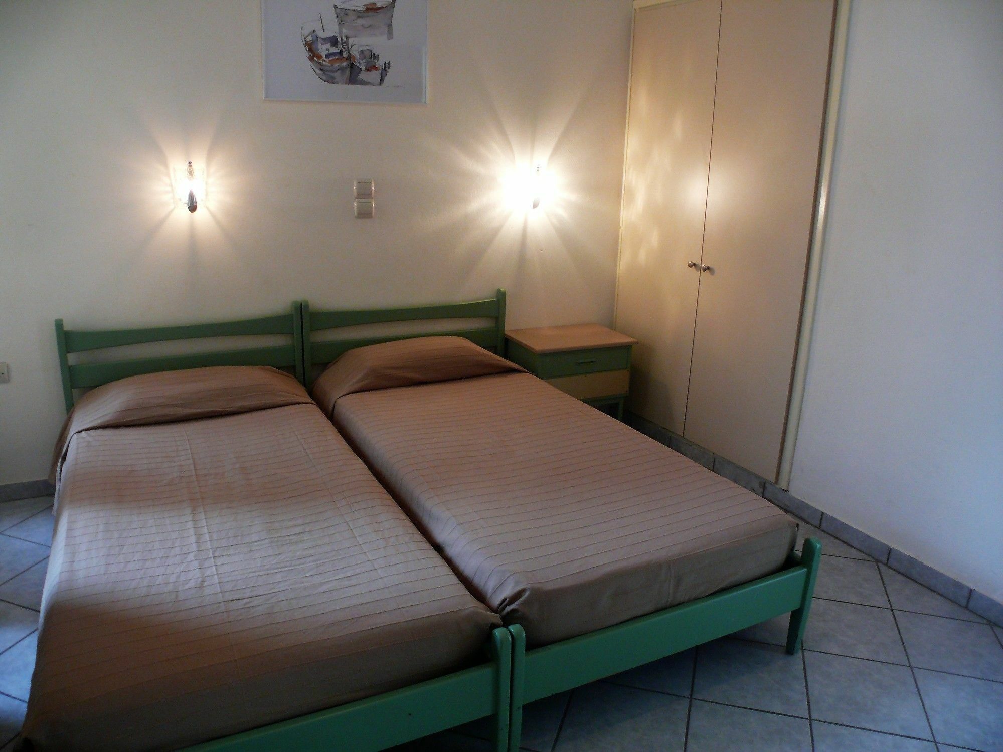 Hotel Karyatides Agia Marina  Экстерьер фото