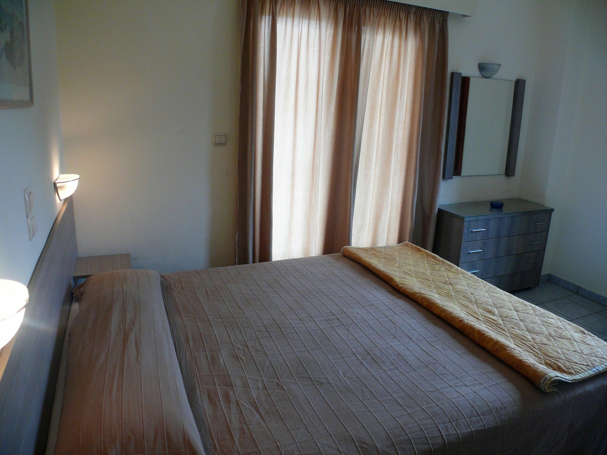 Hotel Karyatides Agia Marina  Экстерьер фото