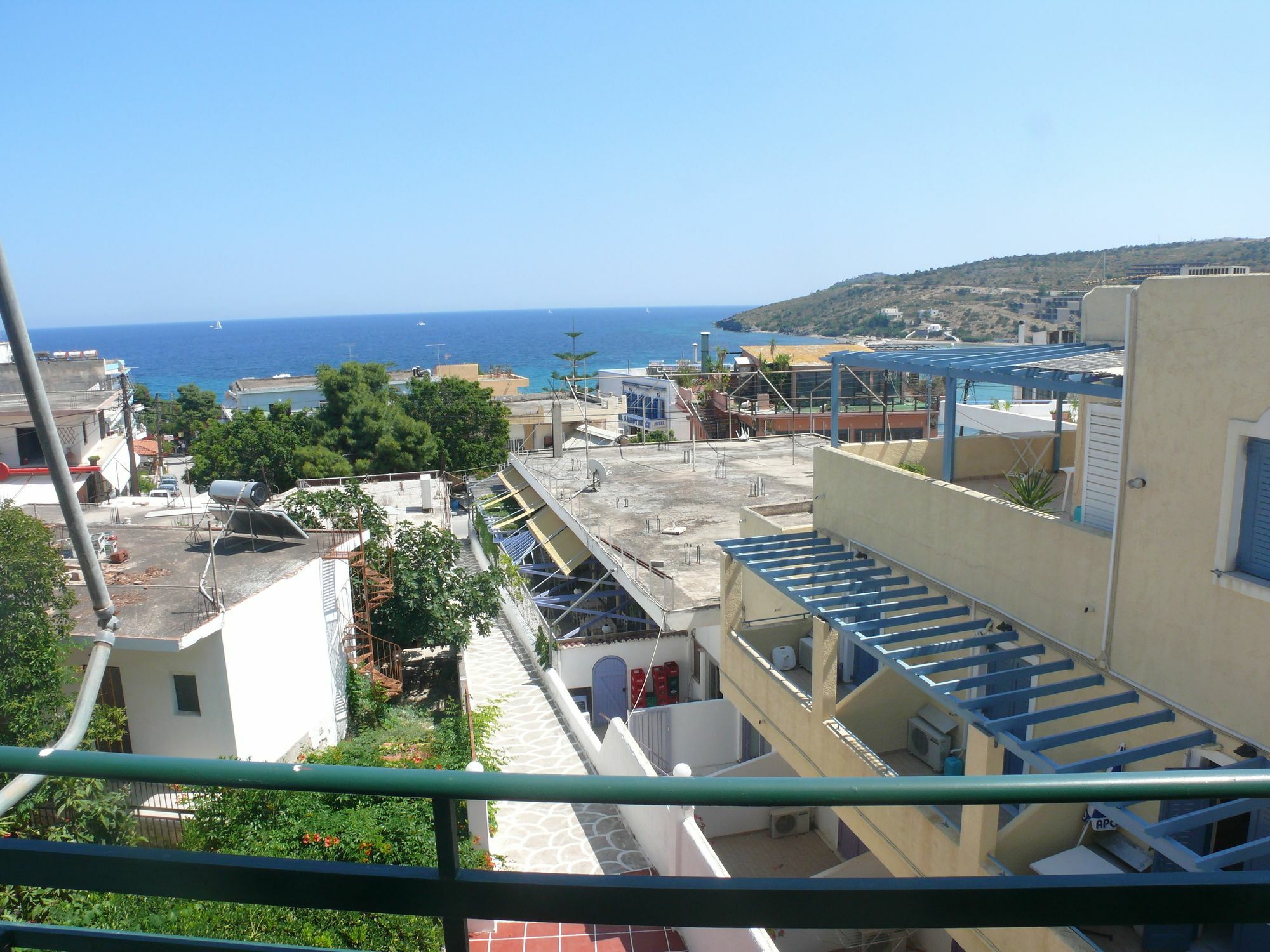 Hotel Karyatides Agia Marina  Экстерьер фото