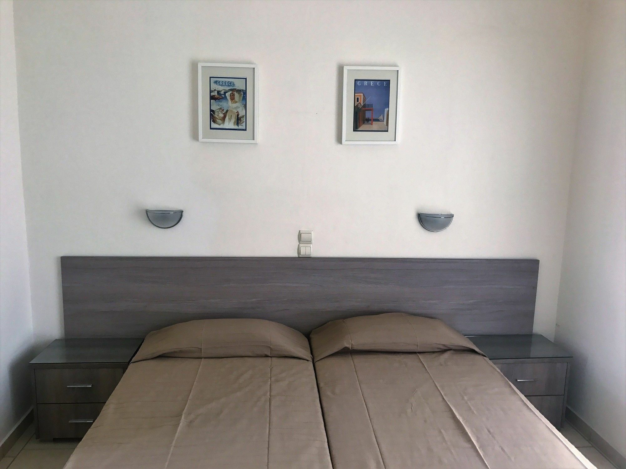 Hotel Karyatides Agia Marina  Экстерьер фото