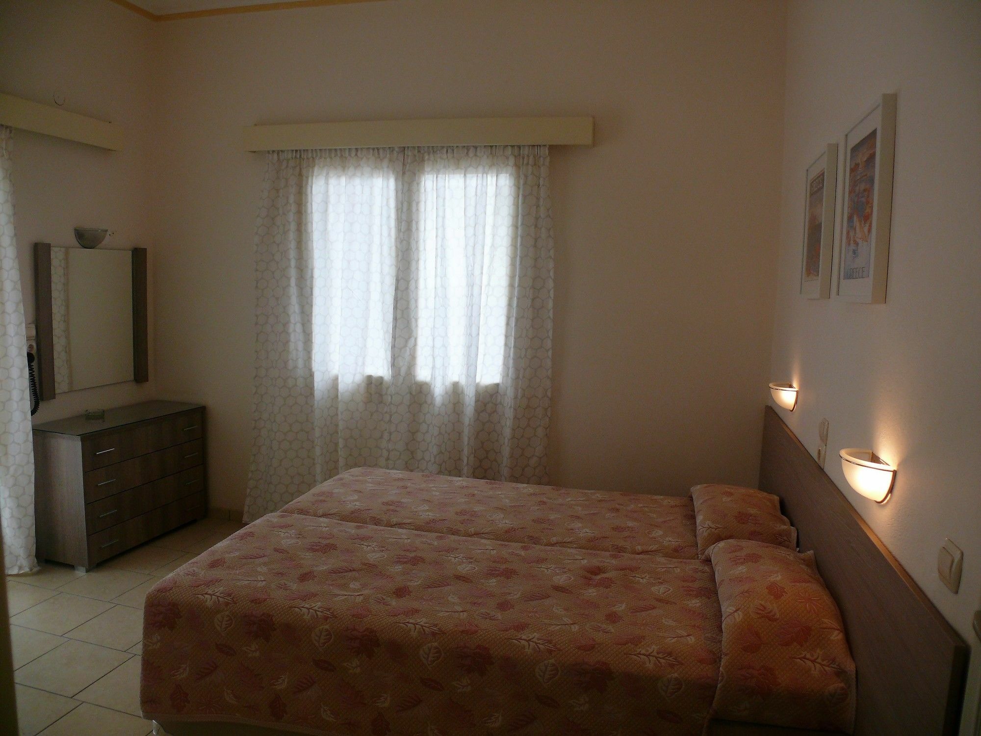 Hotel Karyatides Agia Marina  Экстерьер фото