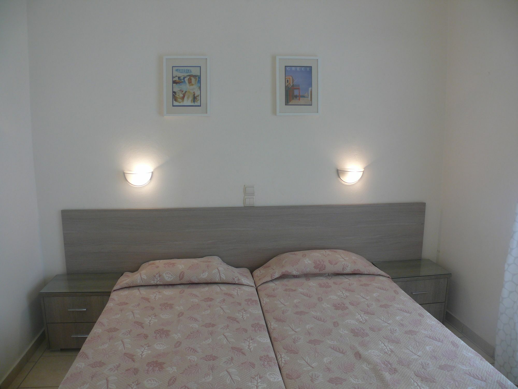Hotel Karyatides Agia Marina  Экстерьер фото